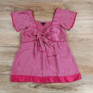🔹️Nine West Pink Geometric Lightweight Silk Split Short Sleeve Top Size 8